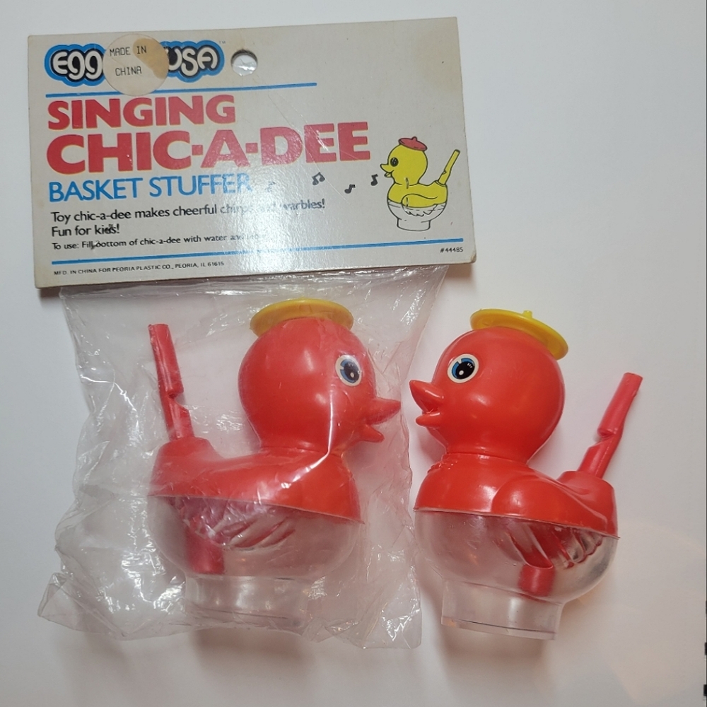 2 Vtg Singing Chic-A-Dee duck whistle toys